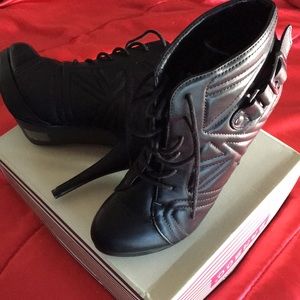 Black heel boots